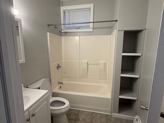 2nd image of 154 Lloyd St #1