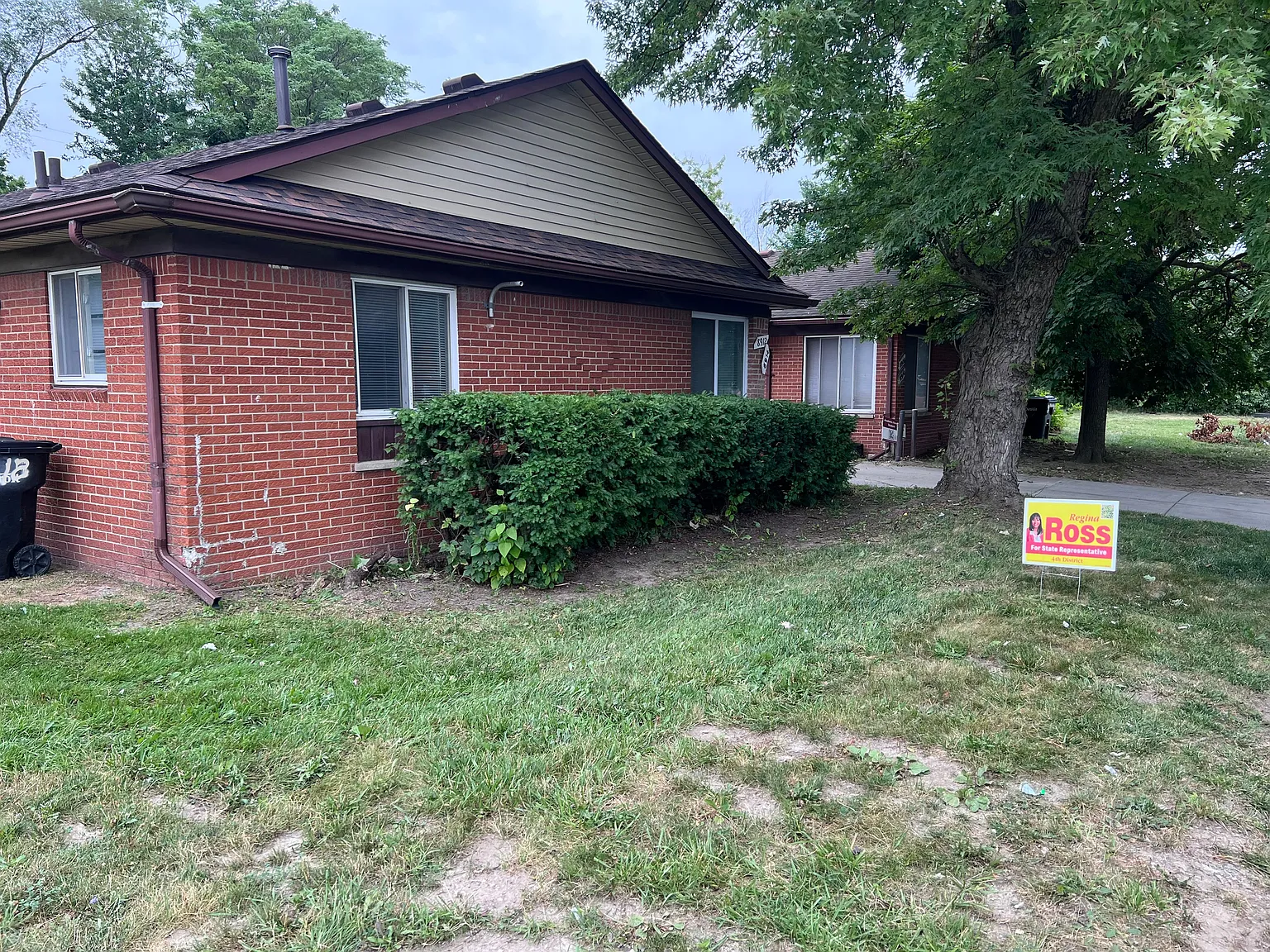 2 bed, 1.0 bath, $750 — Photo 2