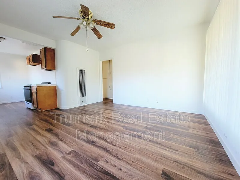 512 Irving Ave #D