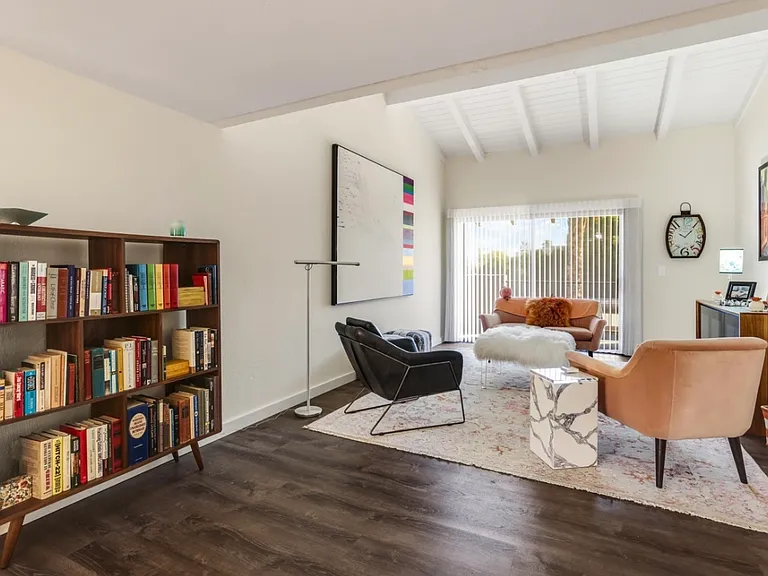 1050 E Ramon Rd #0 — Photo 3