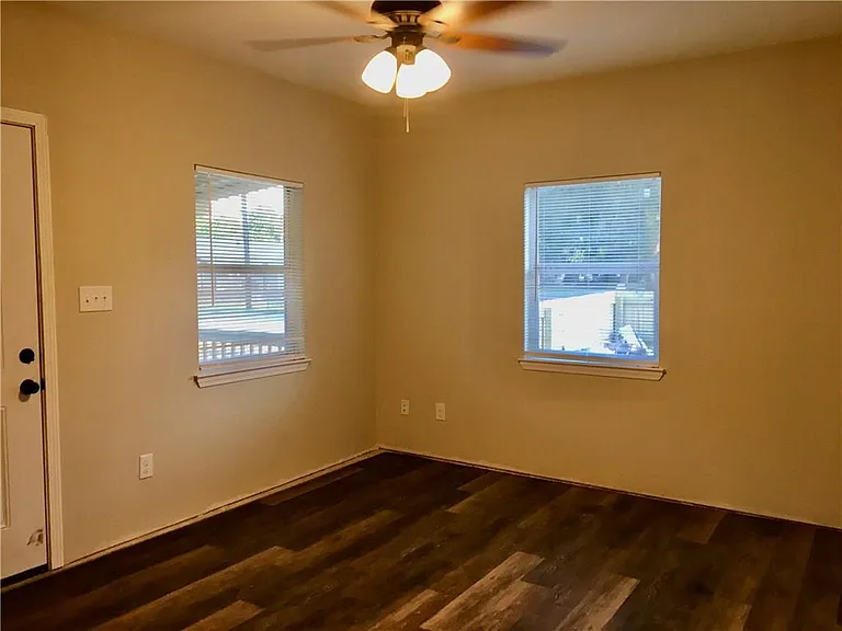206 Lee St — Photo 4