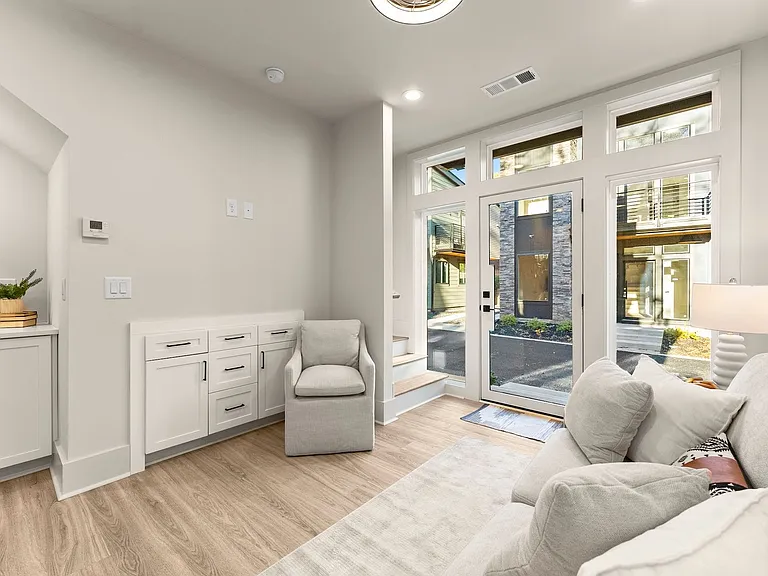 521 Washington St — Photo 11