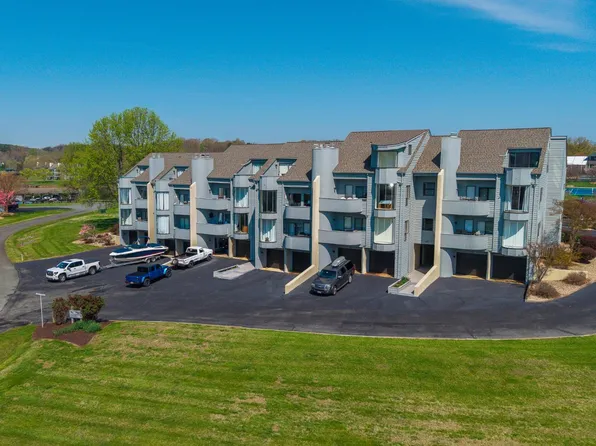 25 Clubhouse Towers Cir Unit 707, Moneta, VA 24121