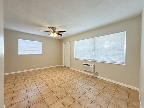 3rd image of 1101 NE 23rd Ter APT 1