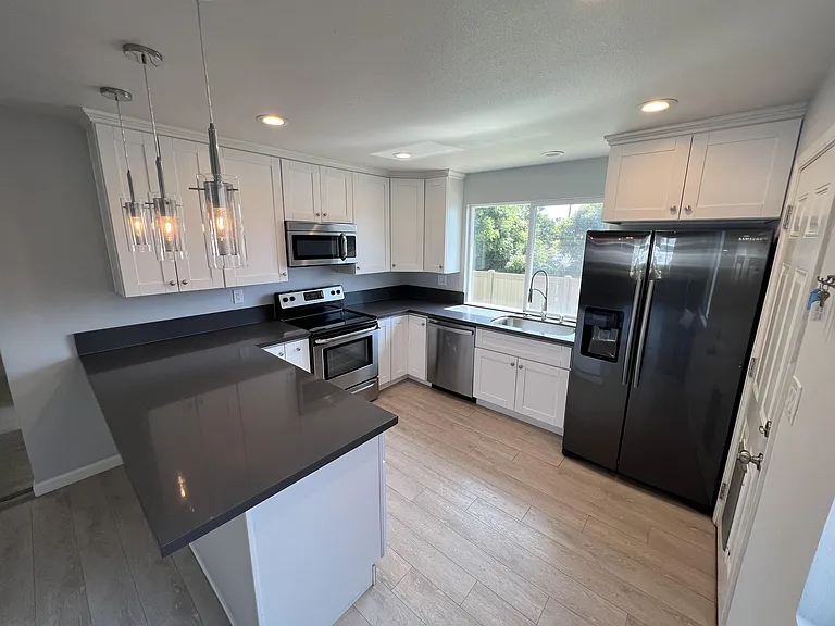 1017 Delaware St — Photo 3