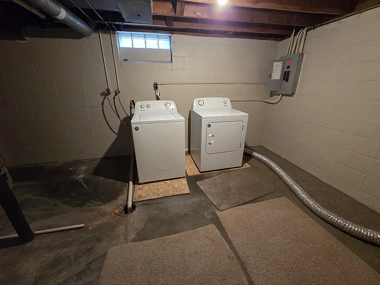 5526 Cedar St — Photo 16