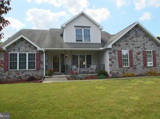 109 Indian Run Dr, Douglassville, PA 19518