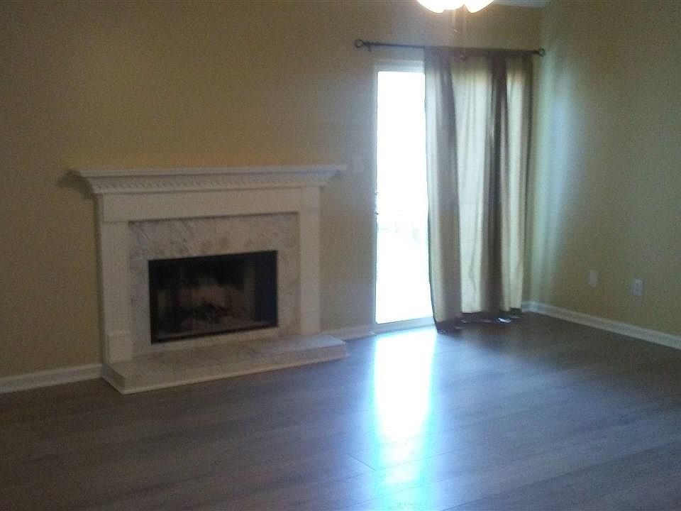 2nd image of 187 Brookhollow Dr