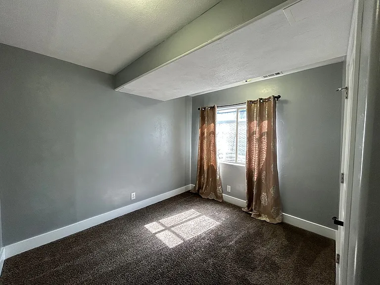 221 N 780 E — Photo 17