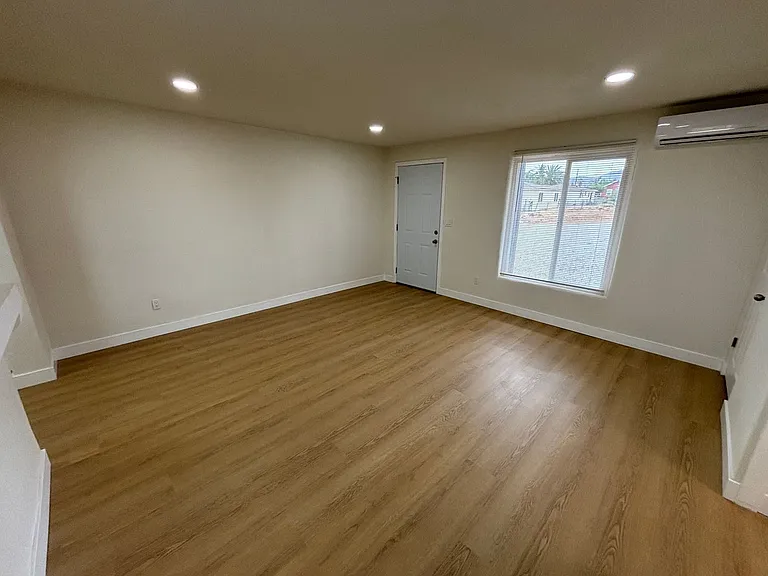 24339 Myers Ave — Photo 3