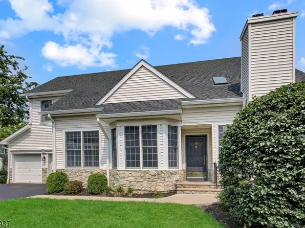 16 La Costa Dr, Clinton Twp., NJ 08801