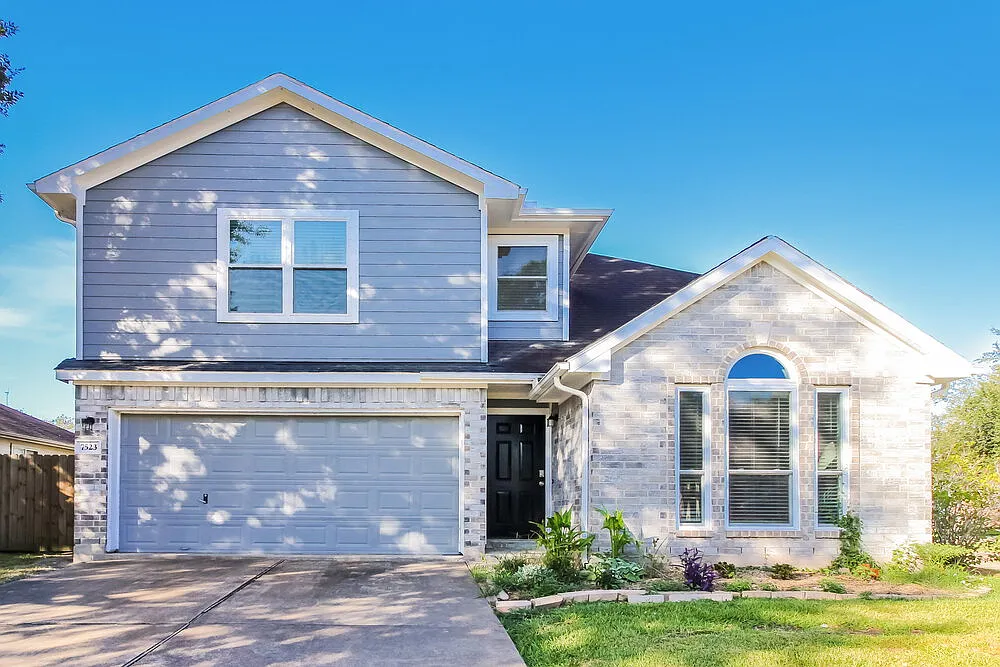 4 bed, 2.5 bath, 2324 sqft, $2,355 — Photo 1