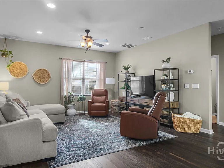 153 Hamilton Grv — Photo 6