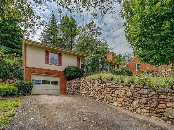 306 Highfield Rd, Salem, VA 24153