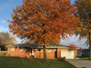 215 N 8th St, Fulton, IL 61252