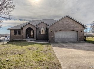 218 Hillside Ct, Lebanon, MO 65536