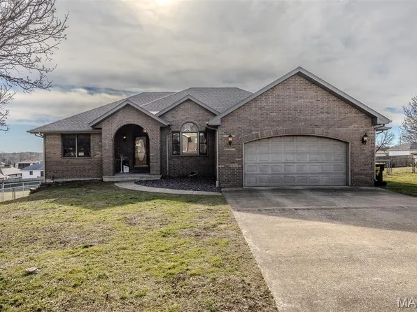 218 Hillside Ct, Lebanon, MO 65536