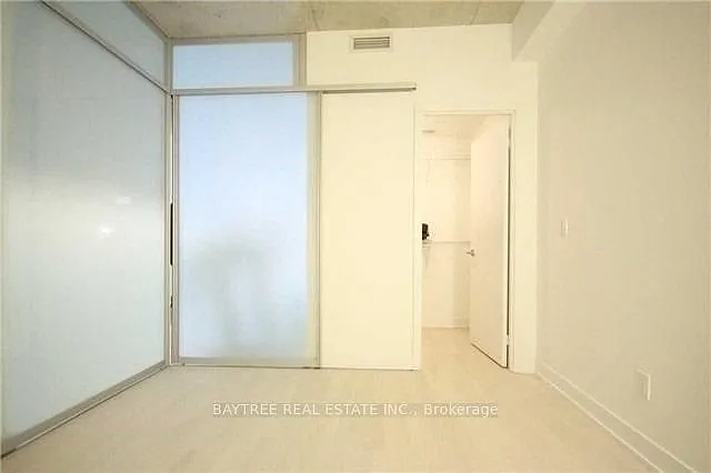 Building Photo - 20 Gladstone Ave #405