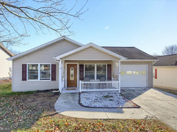 620 Canal Dr, Pine Grove, PA 17963