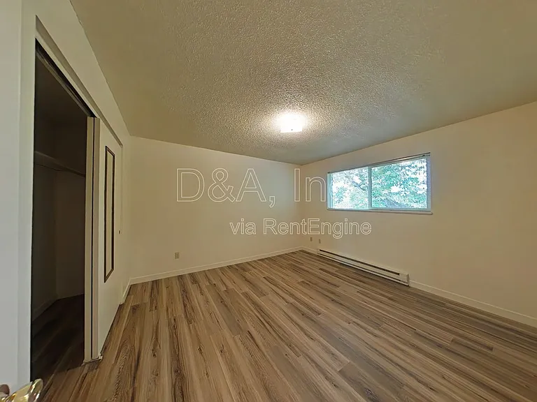 437 NW 11th St #8 — Photo 5