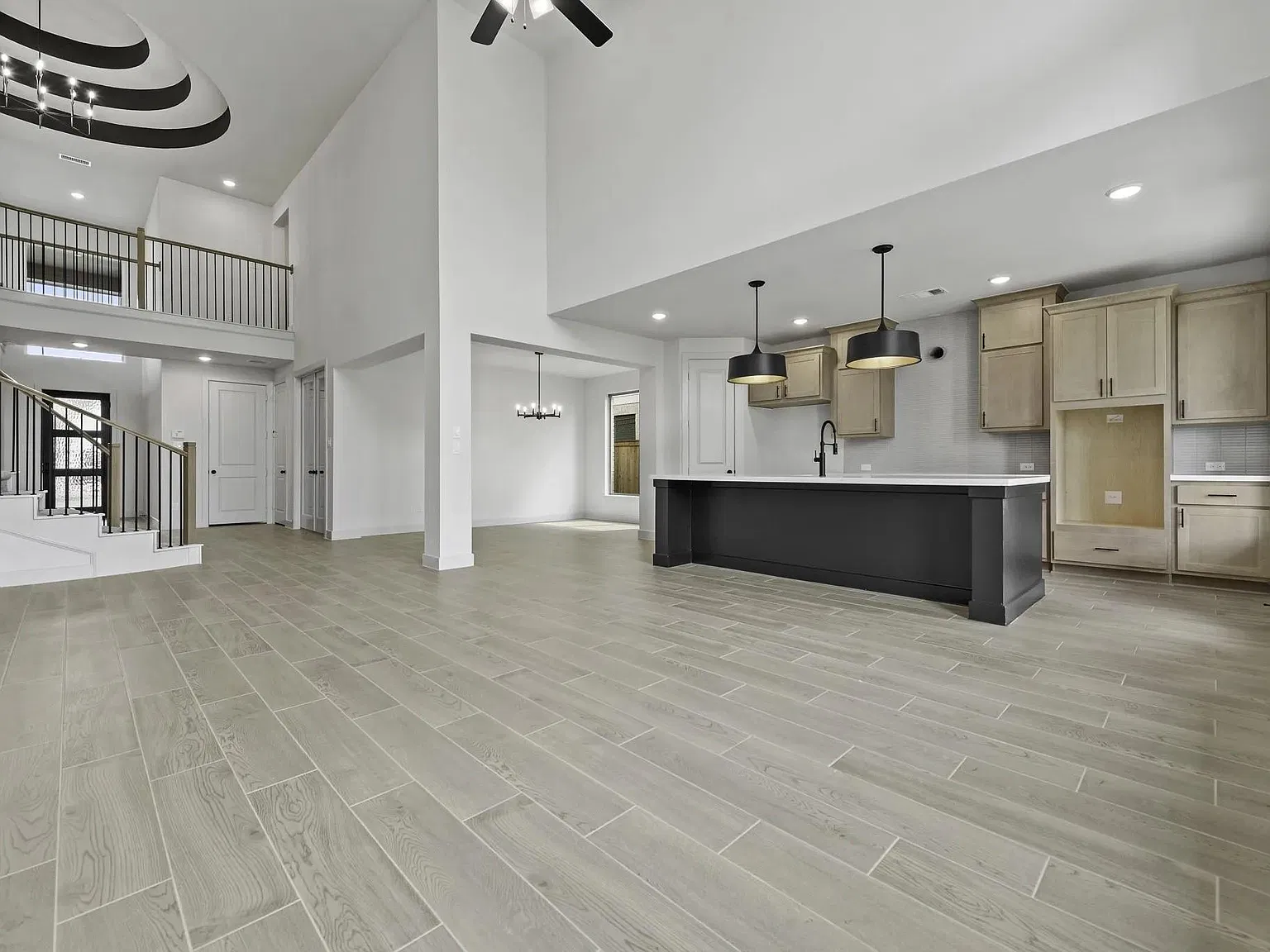 4 bed, 3.5 bath, 3034 sqft, $4,900 — Photo 4