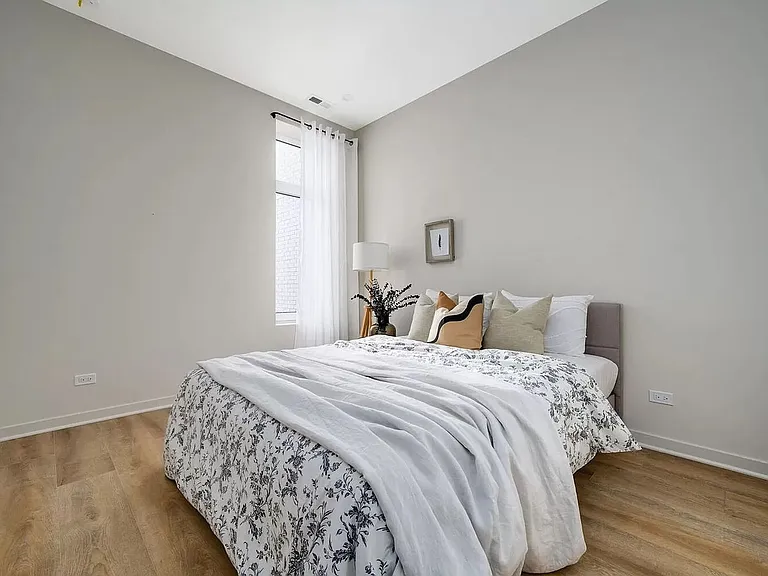 3154 N Tripp Ave #305A — Photo 12