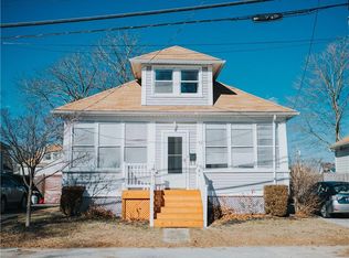 19 Dryden Blvd, Warwick, RI 02888