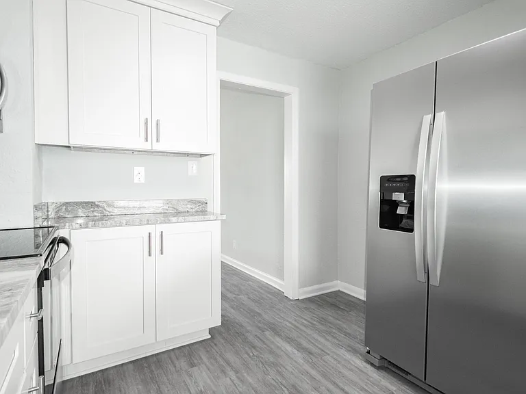 1208 W. Ocean View Apts — Photo 3