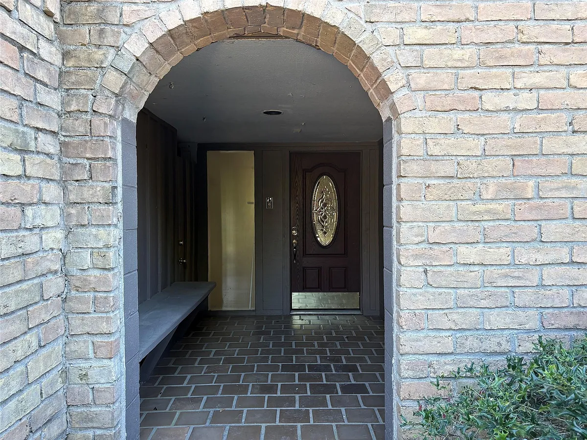 Building Photo - 18210 Bal Harbour Dr