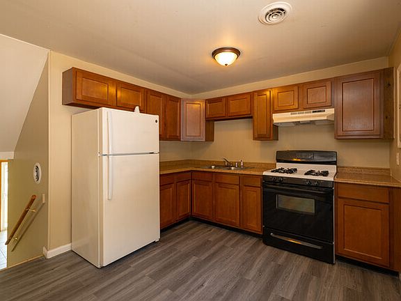 2nd image of 99 Grant St