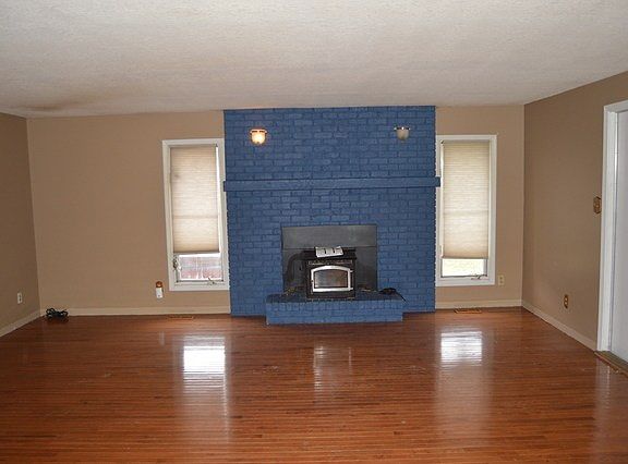 3rd image of 455 Braemar Way