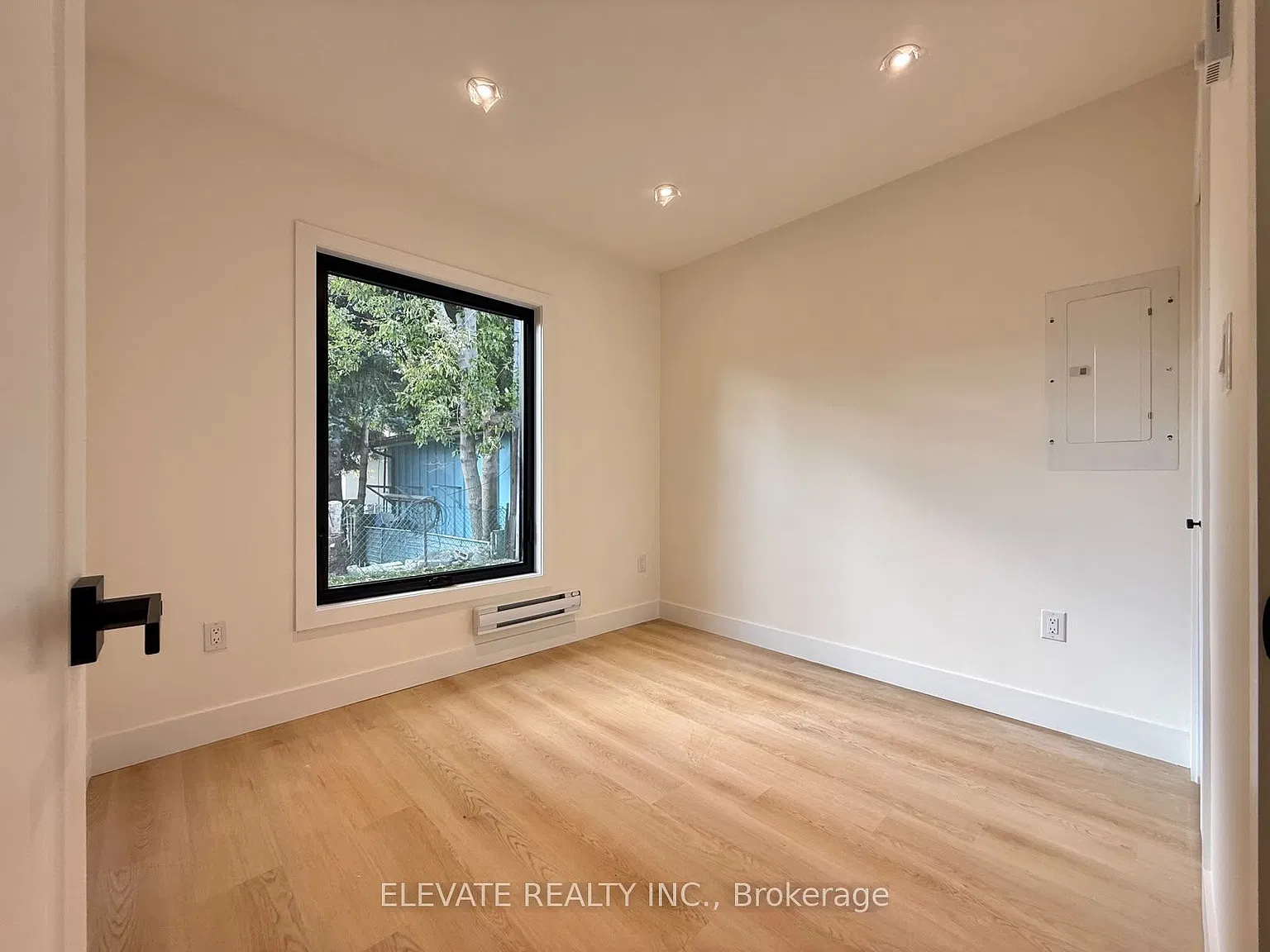 396 Nairn Ave — Photo 4