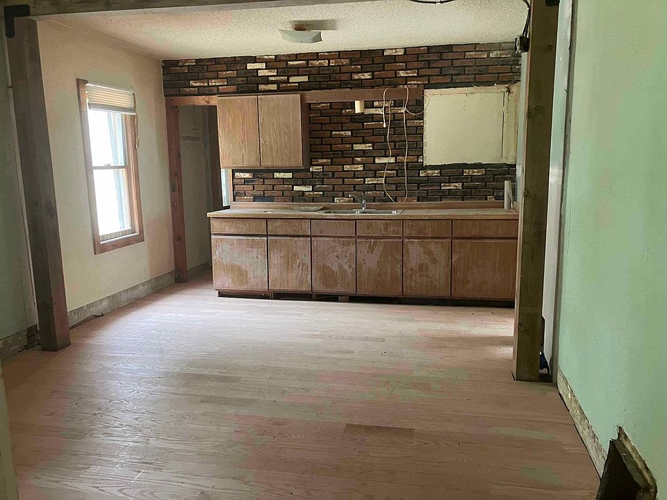 2nd image of 517 8th St SE