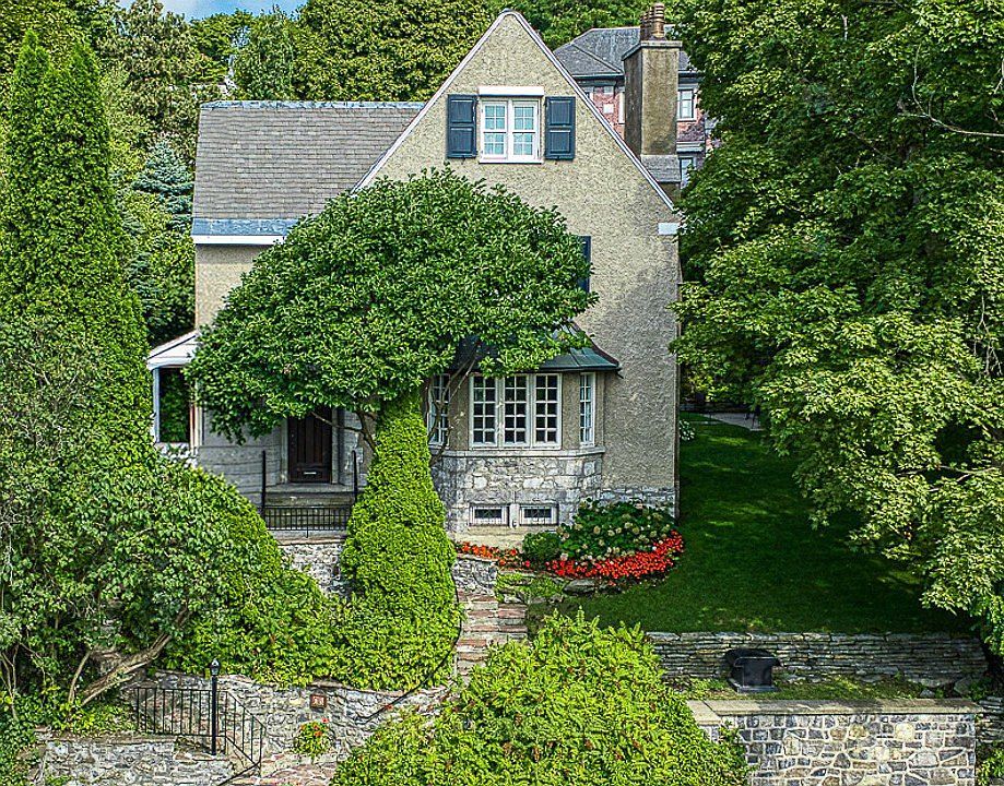 1st image of 65 Rosemount Cres