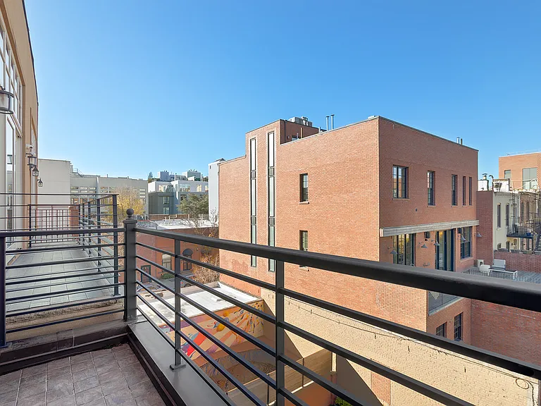 326 Bond St #4R — Photo 8