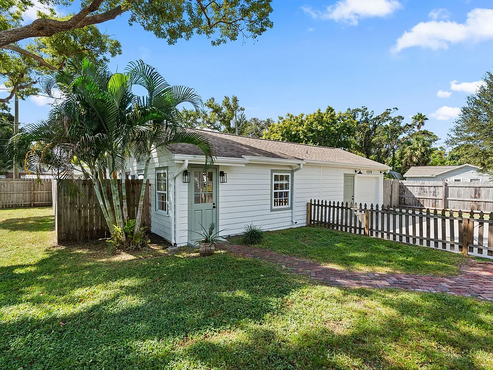 1381 Hibiscus St