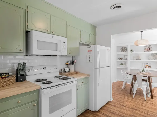 122 Westview Dr, Elon, NC 27244