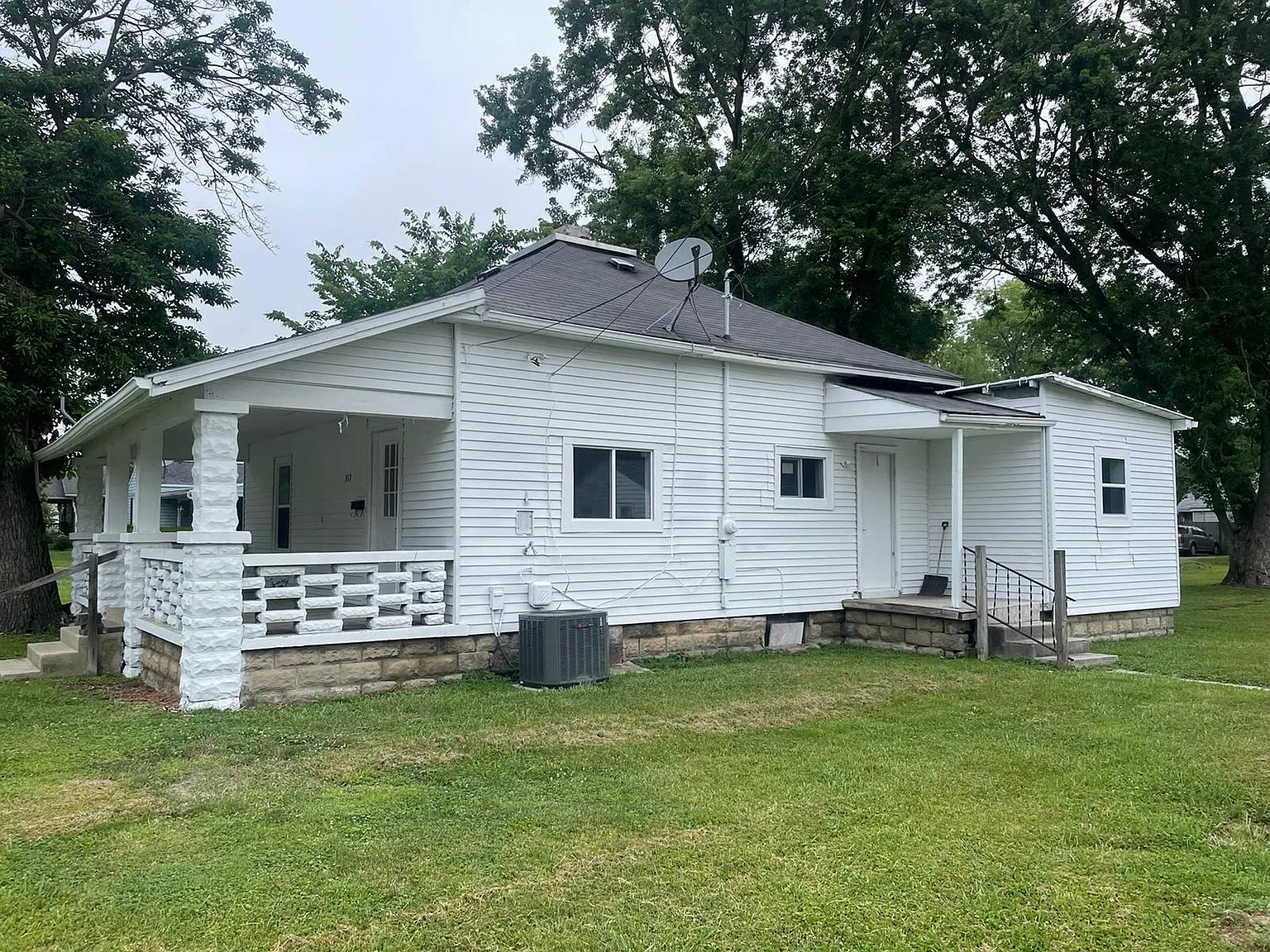 4 bed, 1200 sqft, $1,300 — Photo 2