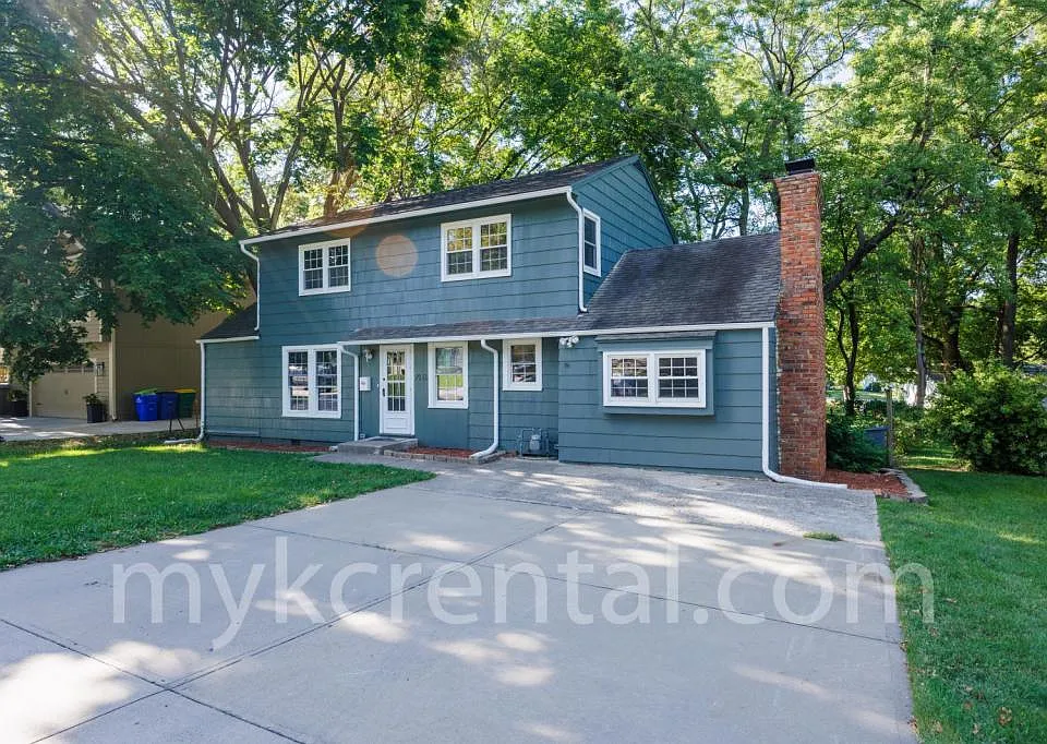 7915 W 59th Ter