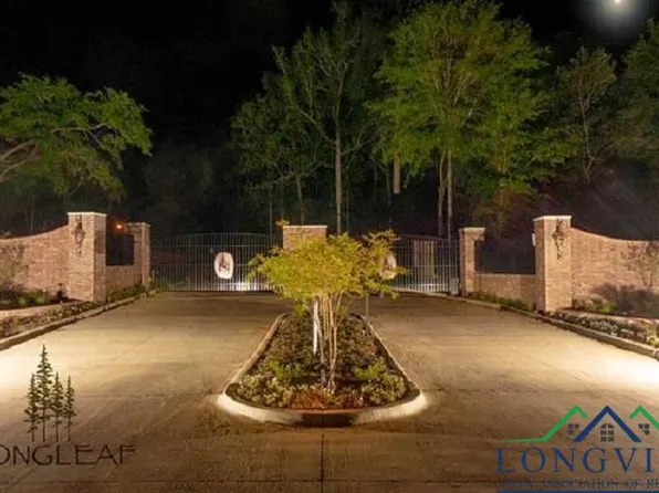 218 Longleaf Dr, Longview, TX 75602
