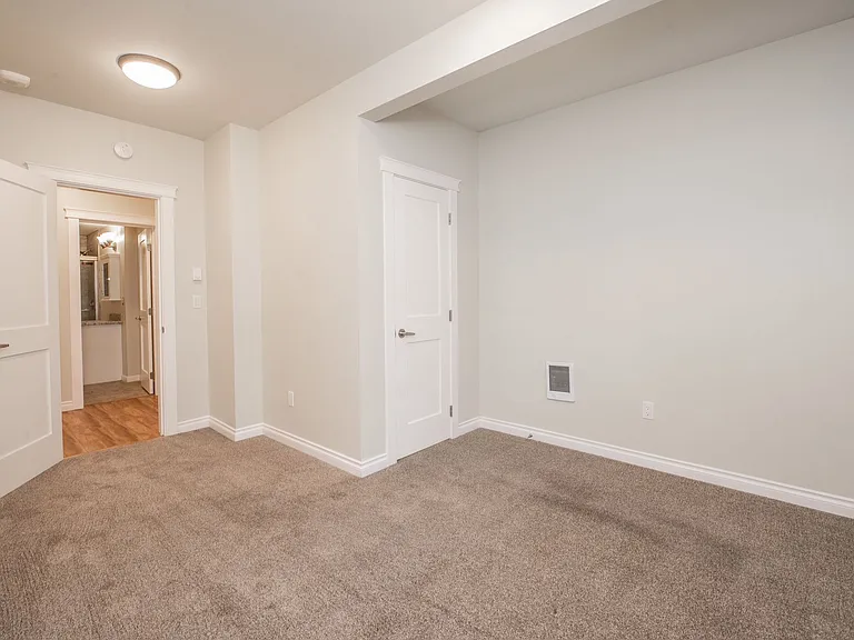 17 Saint Helens Ave — Photo 12