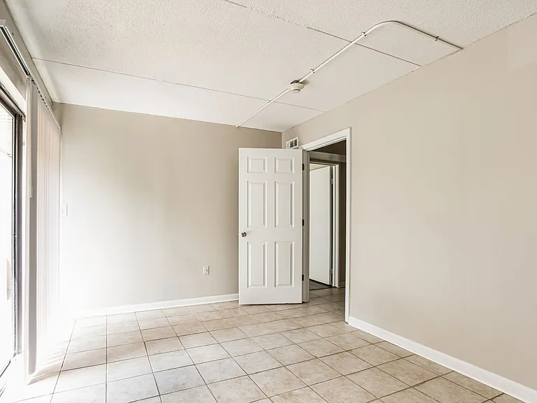 Ridge Terrace Apartments — Photo 13
