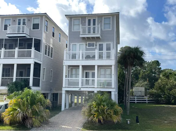 110 Anglers Harbor Ln, Carrabelle, FL 32322