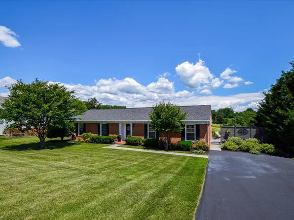 65 Hilltop Cir, Daleville, VA 24083