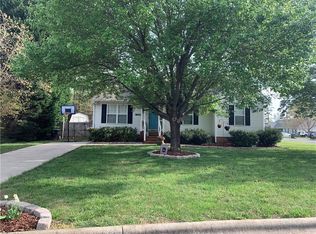 5911 Manor Ridge Trl, Jamestown, NC 27282