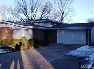 2432 Pinehurst Dr, Saint Louis, MO