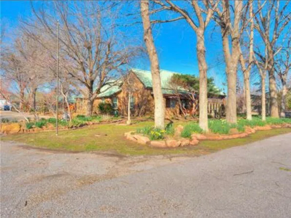 1928 W Idaho Ave, Chickasha, OK 73018
