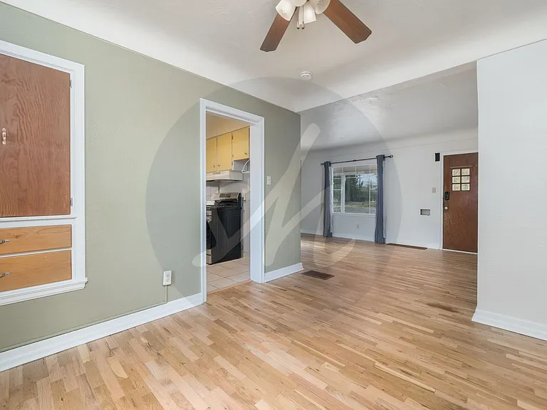 111 N Sheridan Ave — Photo 6
