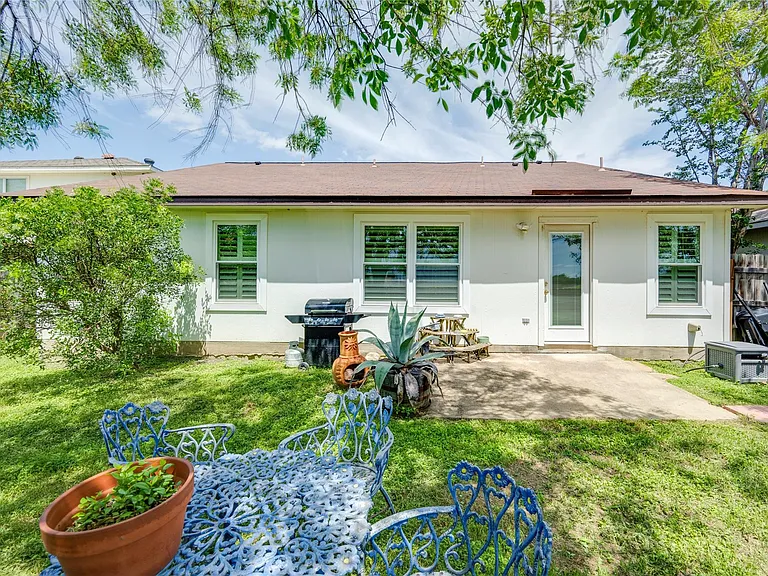 18325 Maxa Dr — Photo 37