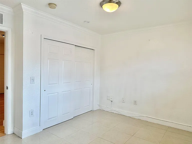 660 NE 11th Ave #202 — Photo 8